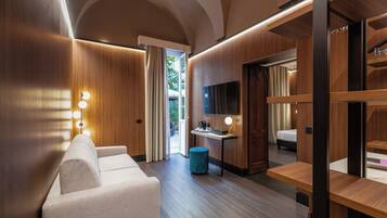 Suíte | Cofres nos quartos, escrivaninha, quartos à prova de som