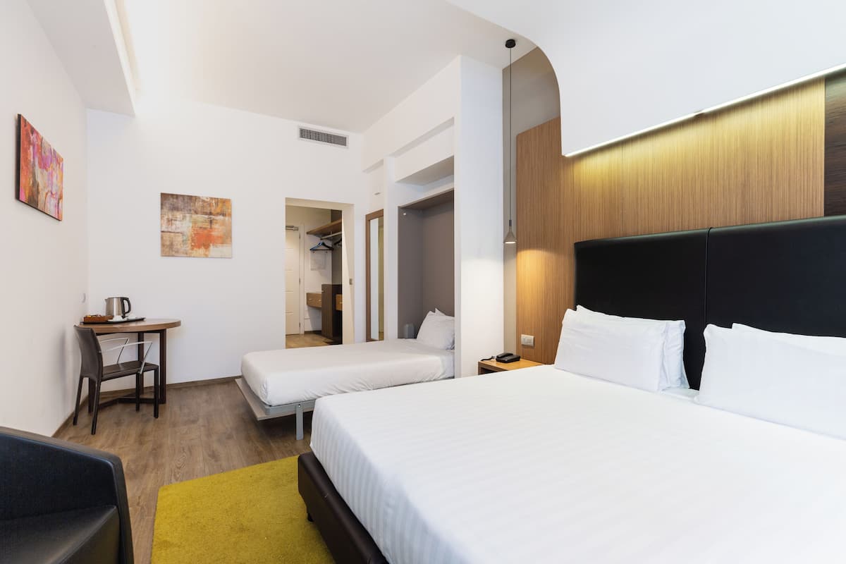 Superior Triple Room | In-room safe, desk, soundproofing, free WiFi