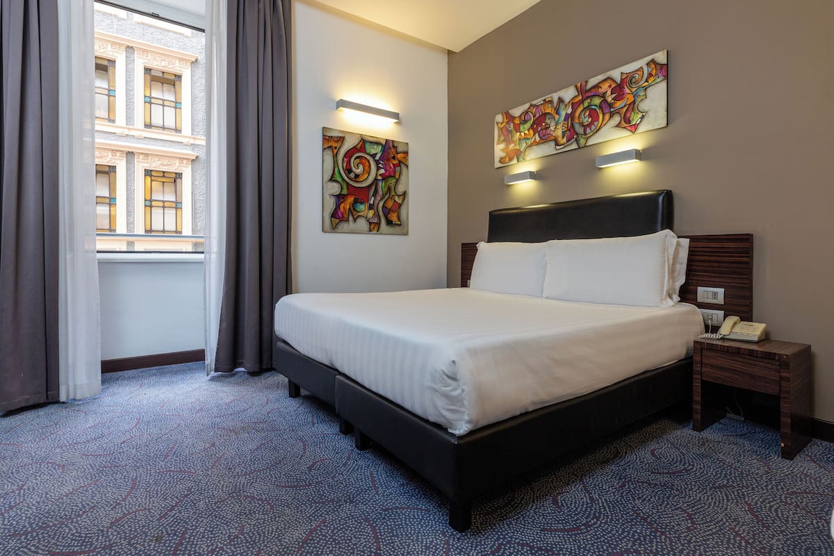 In-room safe, desk, soundproofing, free WiFi