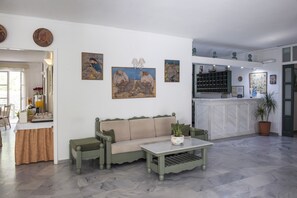 Reception - Aegeon Hotel (Paros)