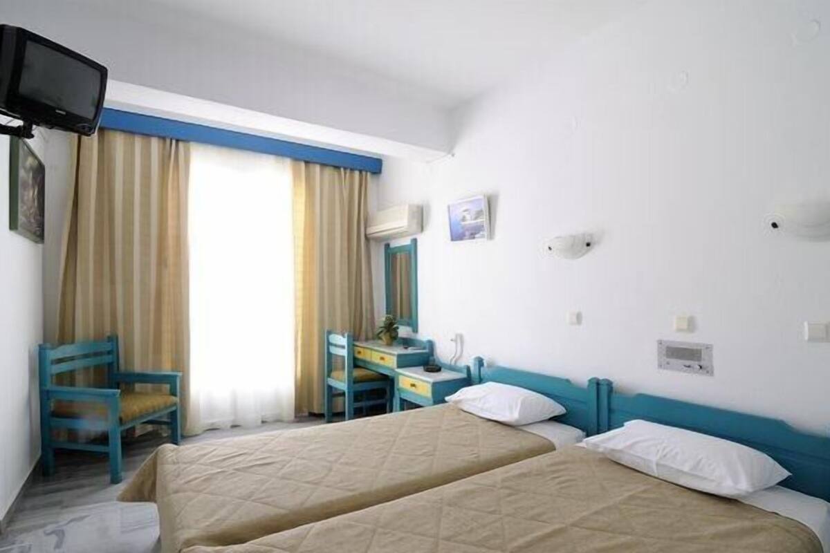 In-room safe, bed sheets