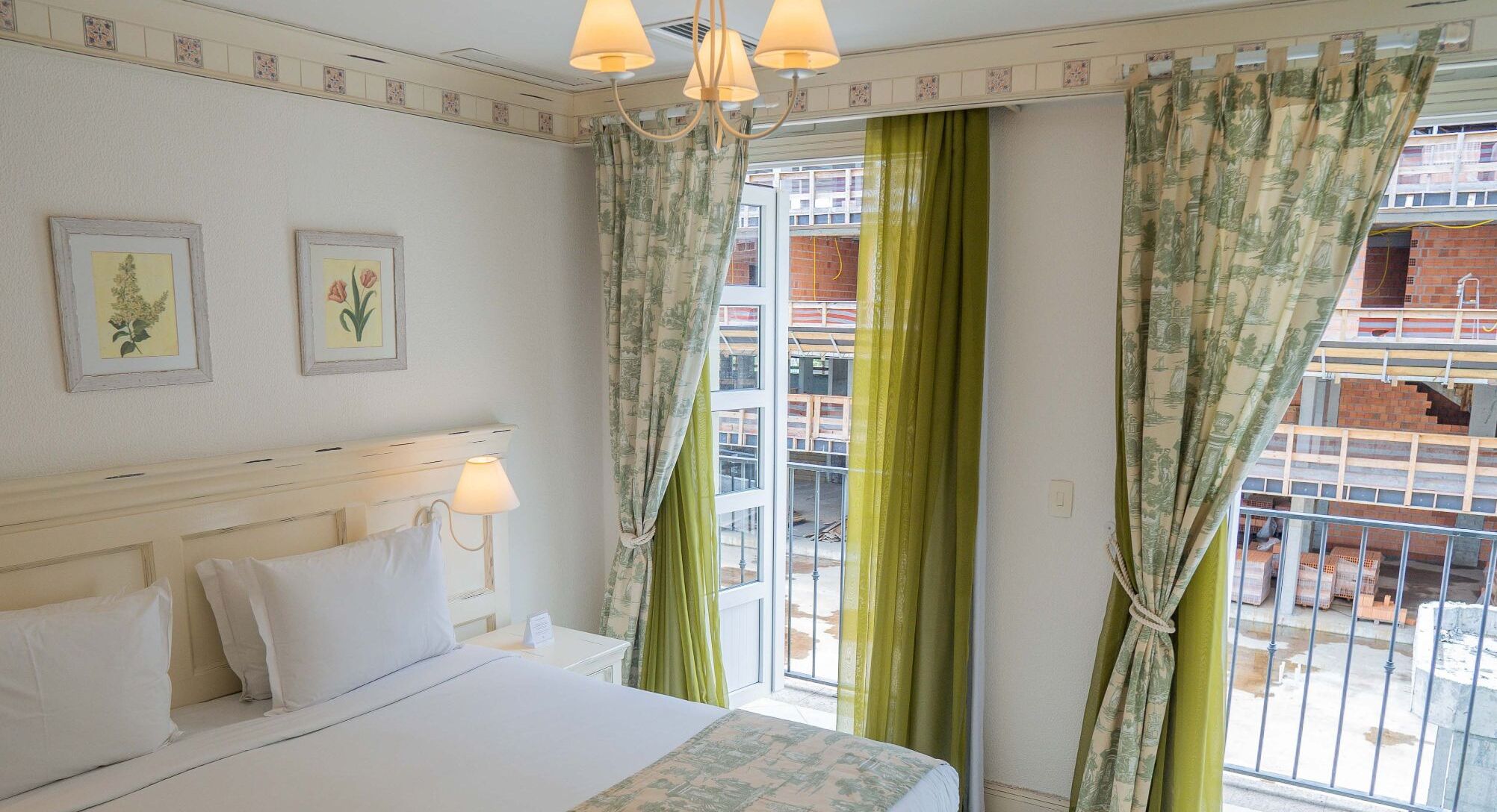 Suíte Jr. Puro (Vista Cidade) | 1 quarto, frigobar, cofres nos quartos, cortinas blackout