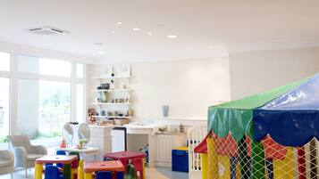 Área de juegos infantiles bajo techo