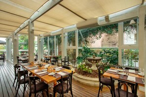 2 restaurants servant le petit déjeuner