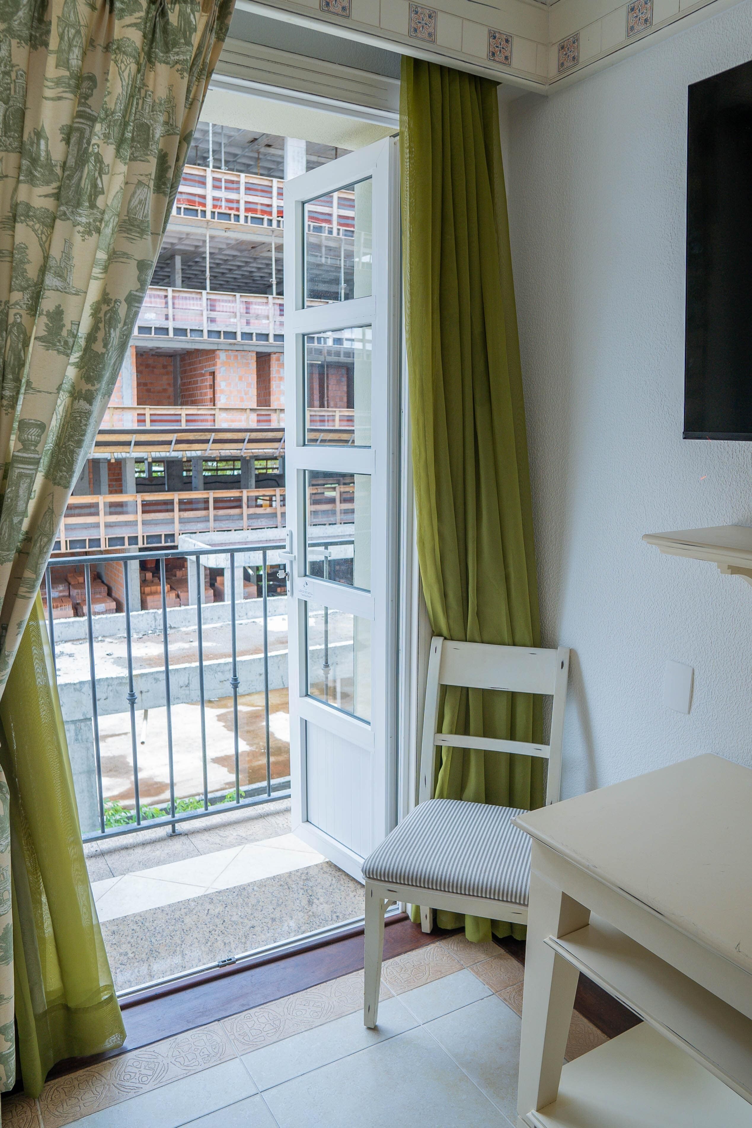 junior suite | 1 bedroom, minibar, in-room safe, blackout curtains