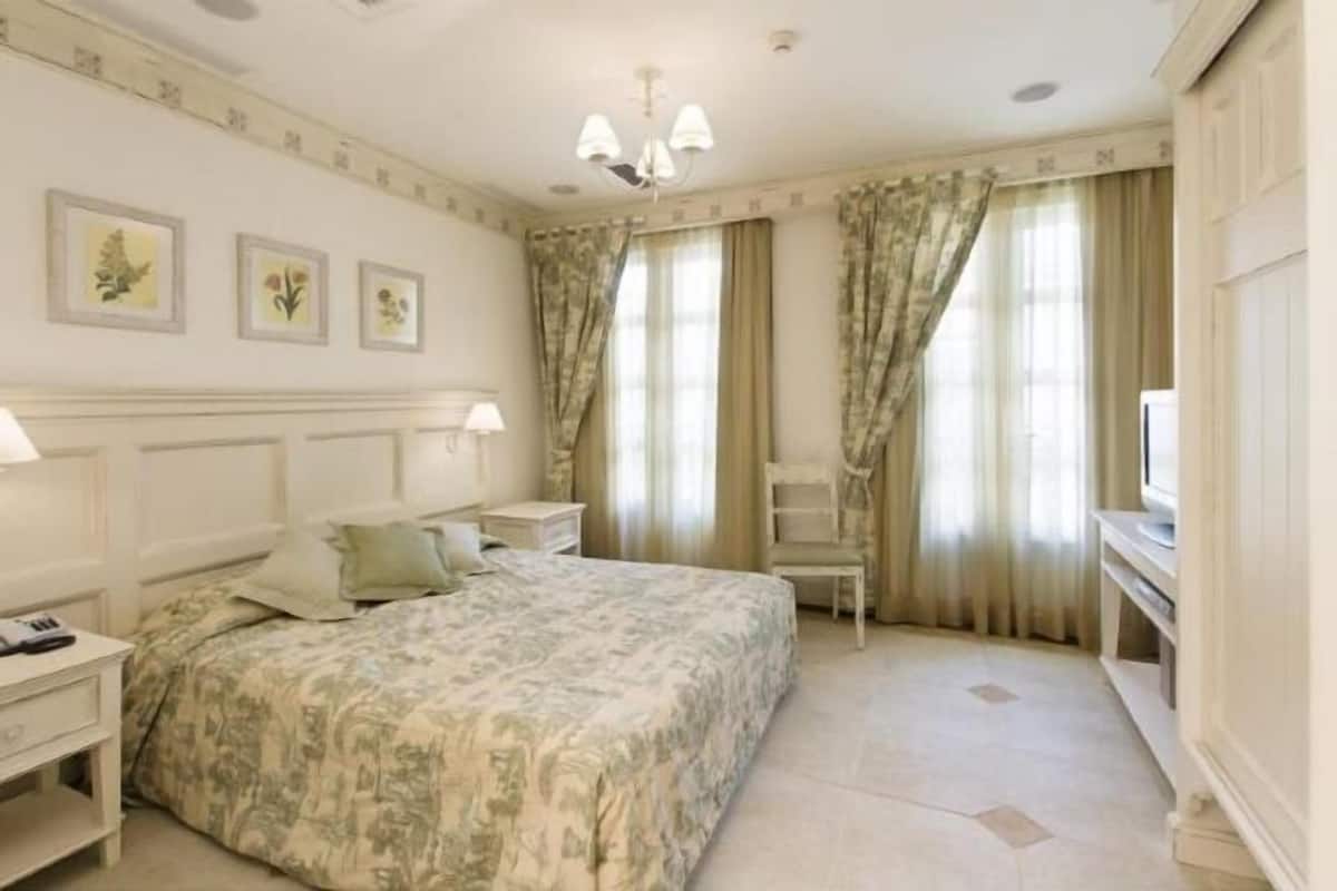 1 bedroom, minibar, in-room safe, blackout drapes