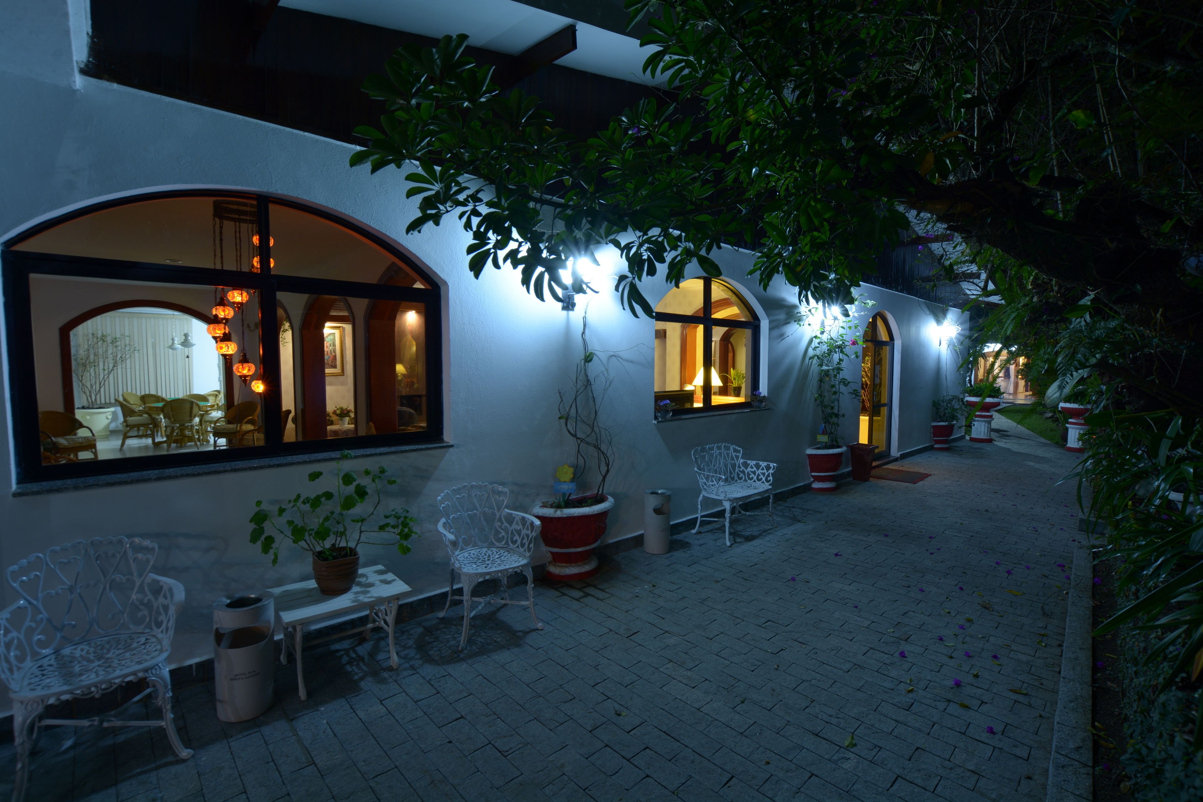 Pintu masuk properti