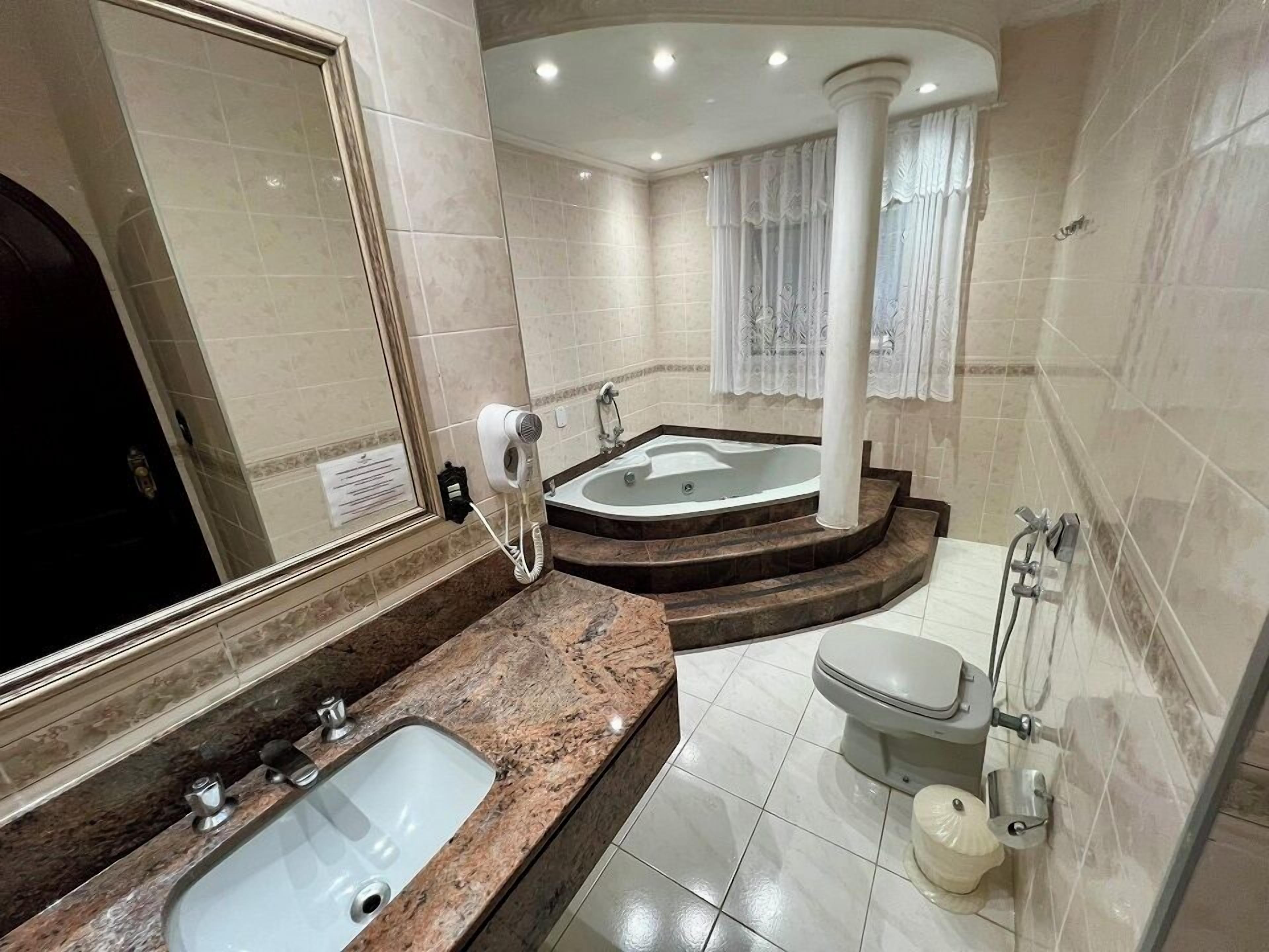 Suite Superior | Minibar, brankas, Wi-Fi gratis, dan seprai linen