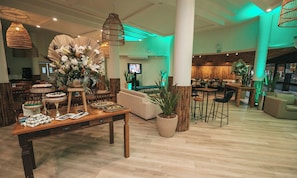 Breakfast, lunch and dinner served  - Marambaia Hotel & Convenções (Balneário Camboriú)