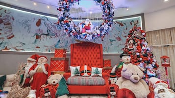 TV LED, pebolim, mesa de pingue-pongue, brinquedos