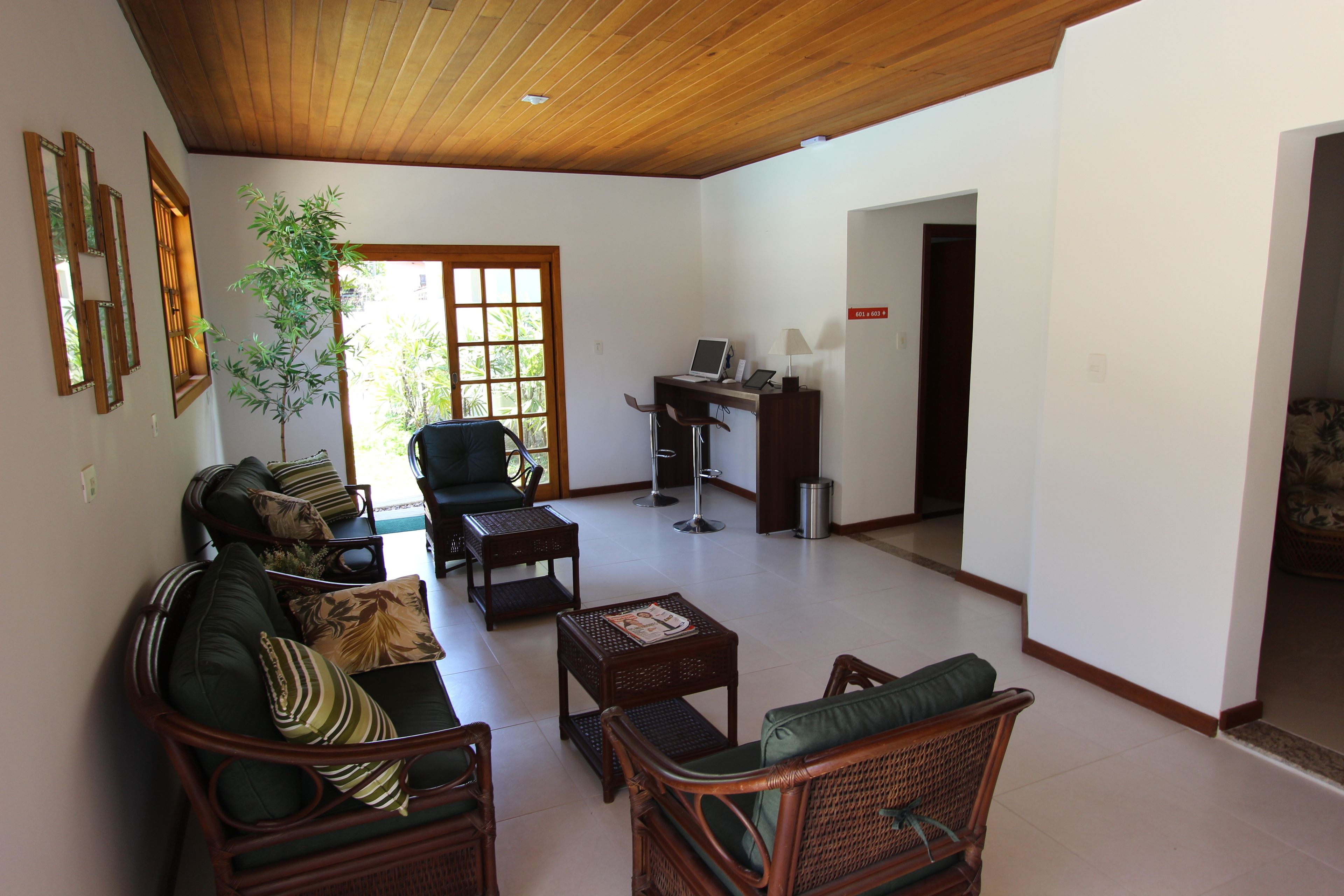 32-inch lcd tv with cable channels, tv, dvd player