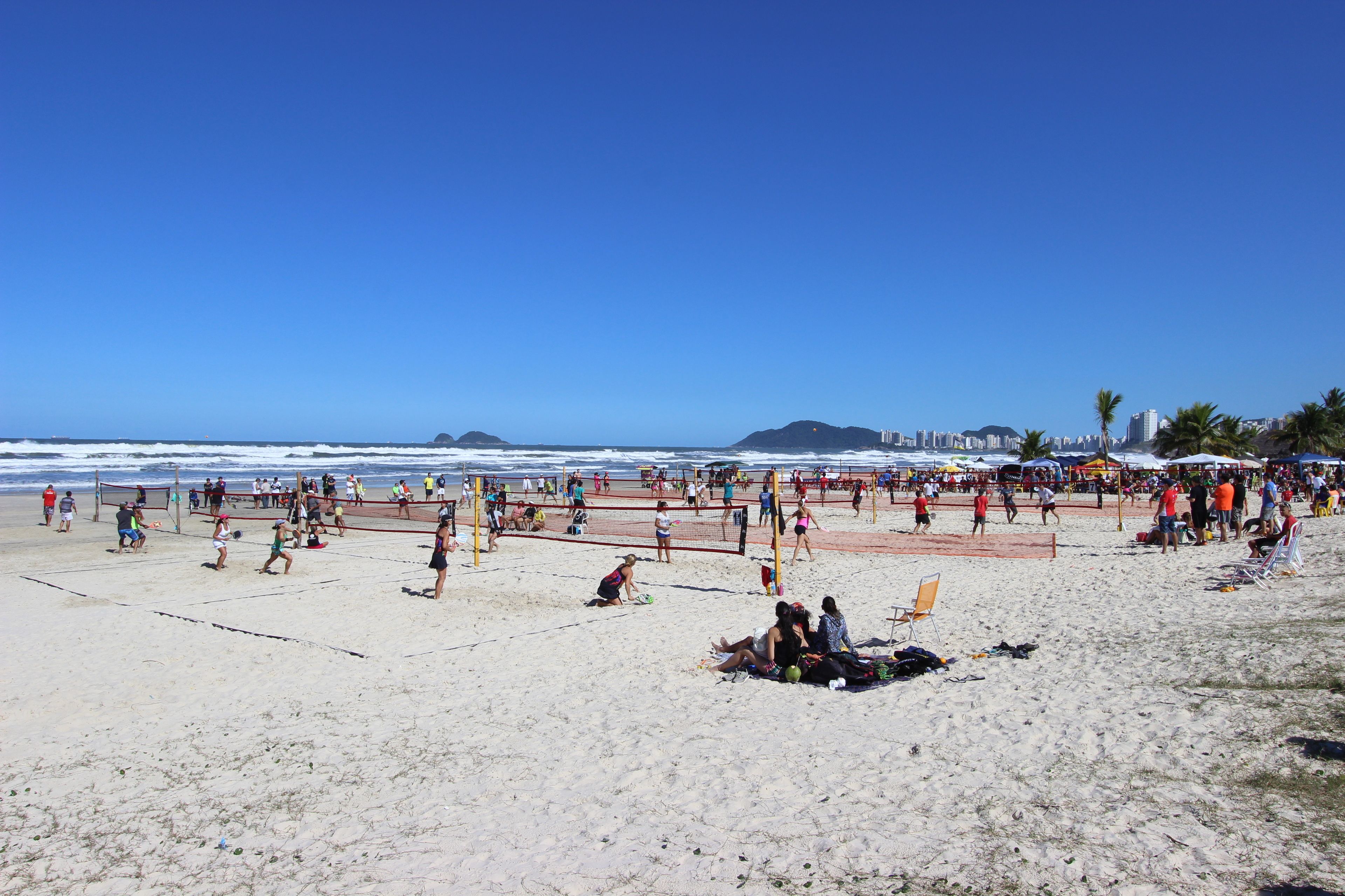 beach nearby, beach umbrellas, beach towels