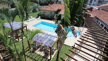 2 piscinas externas, guarda-sóis, espreguiçadeiras