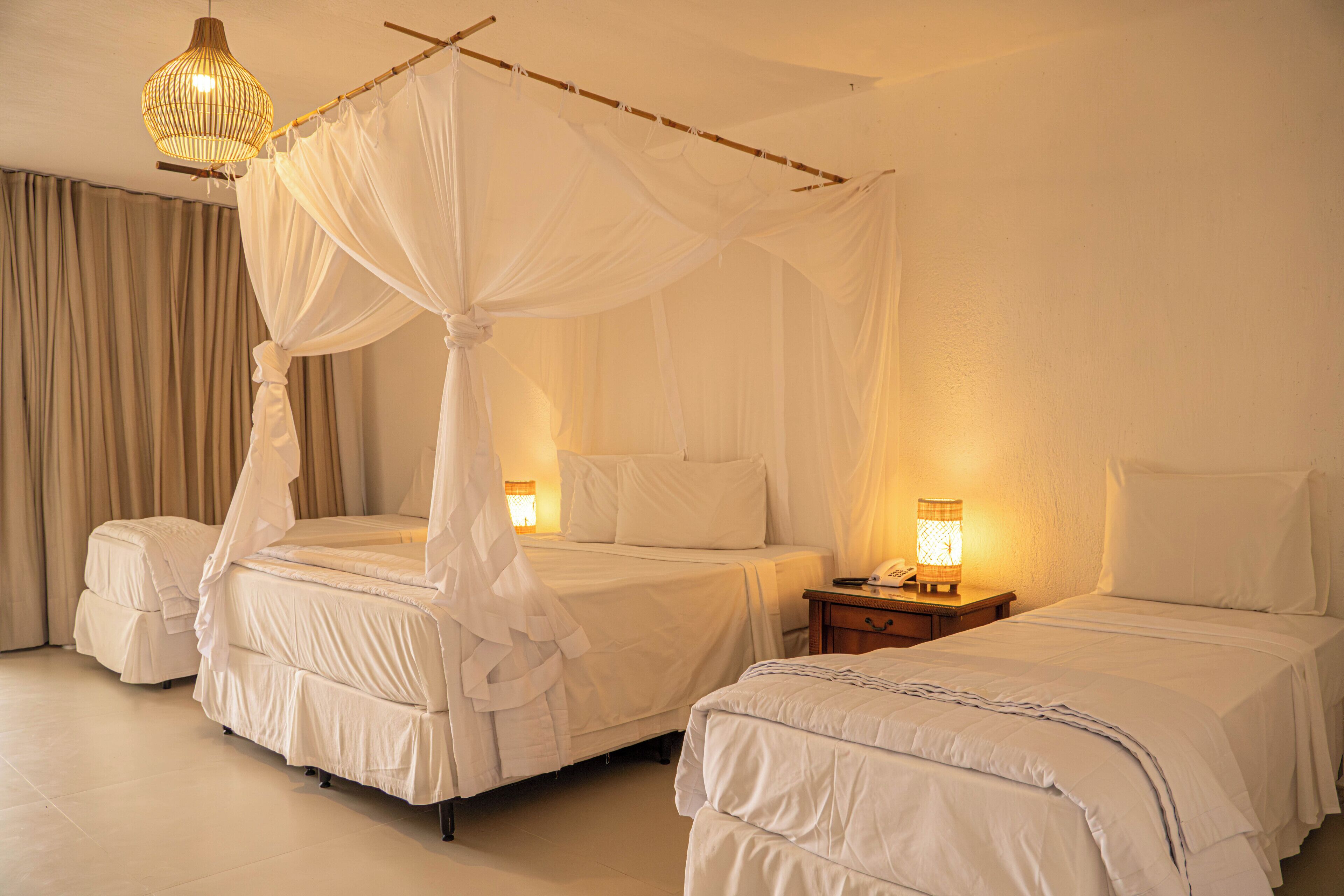 Suíte família frente mar | Minibar, in-room safe, free WiFi, bed sheets