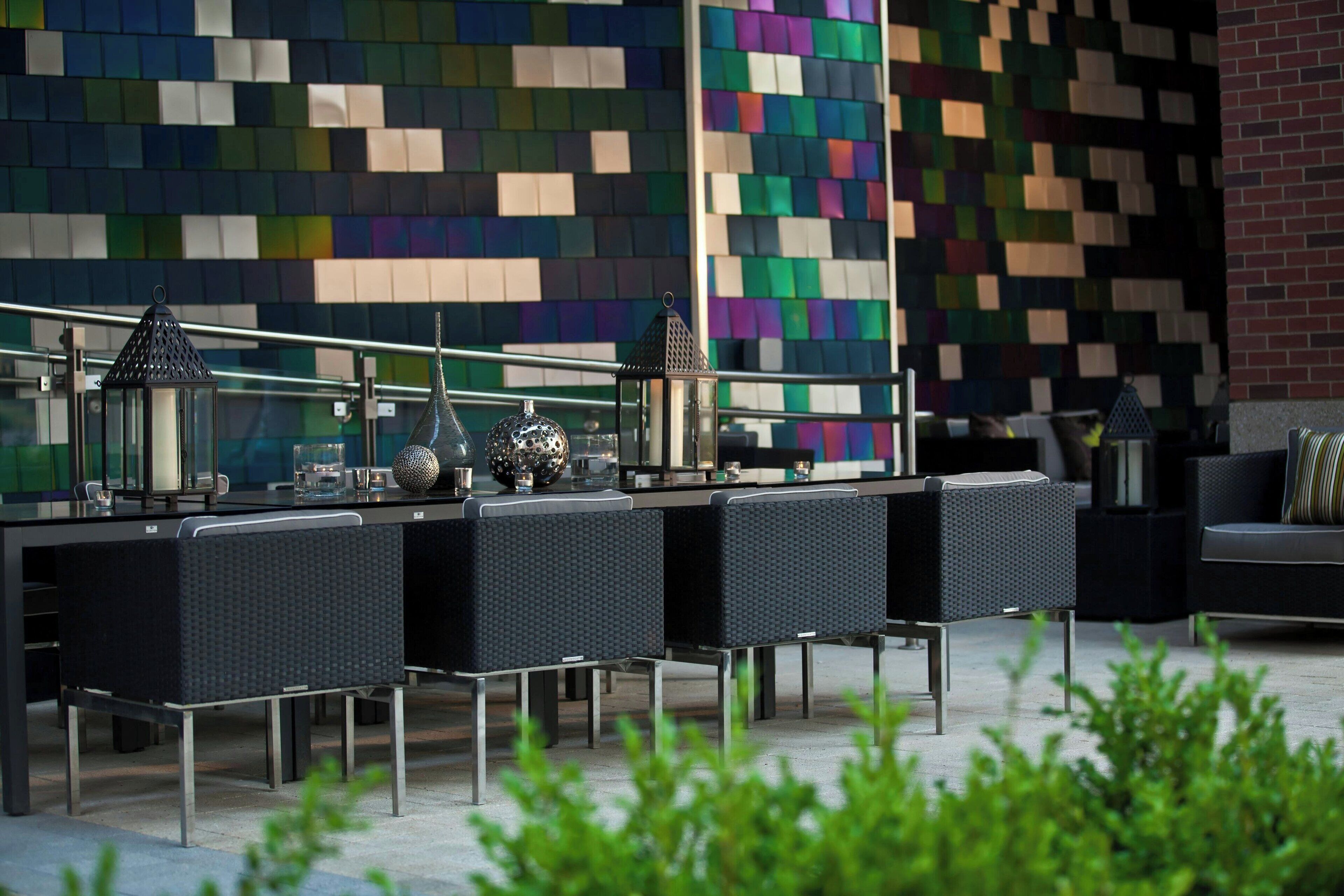 breakfast, lunch and dinner served