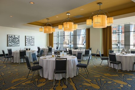 Renaissance Arlington Capital View Hotel - Image 13