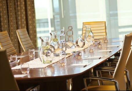 Renaissance Arlington Capital View Hotel - Image 30