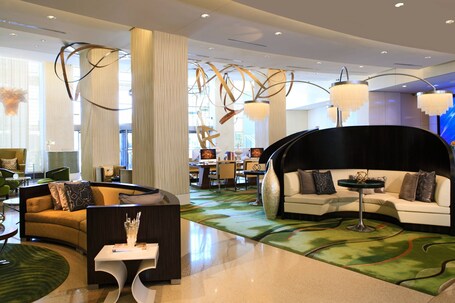 Renaissance Arlington Capital View Hotel - Image 9
