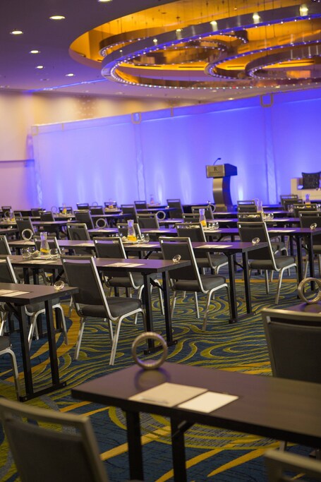 Renaissance Arlington Capital View Hotel - Image 32