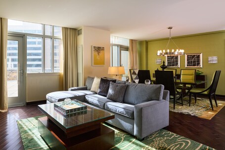 Renaissance Arlington Capital View Hotel - Image 35