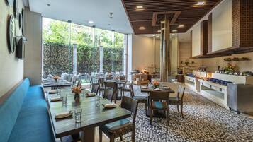 Breakfast (INR 799 per person)