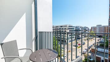 Economy-Doppelzimmer, Balkon | Allergikerbettwaren, Zimmersafe, Schreibtisch