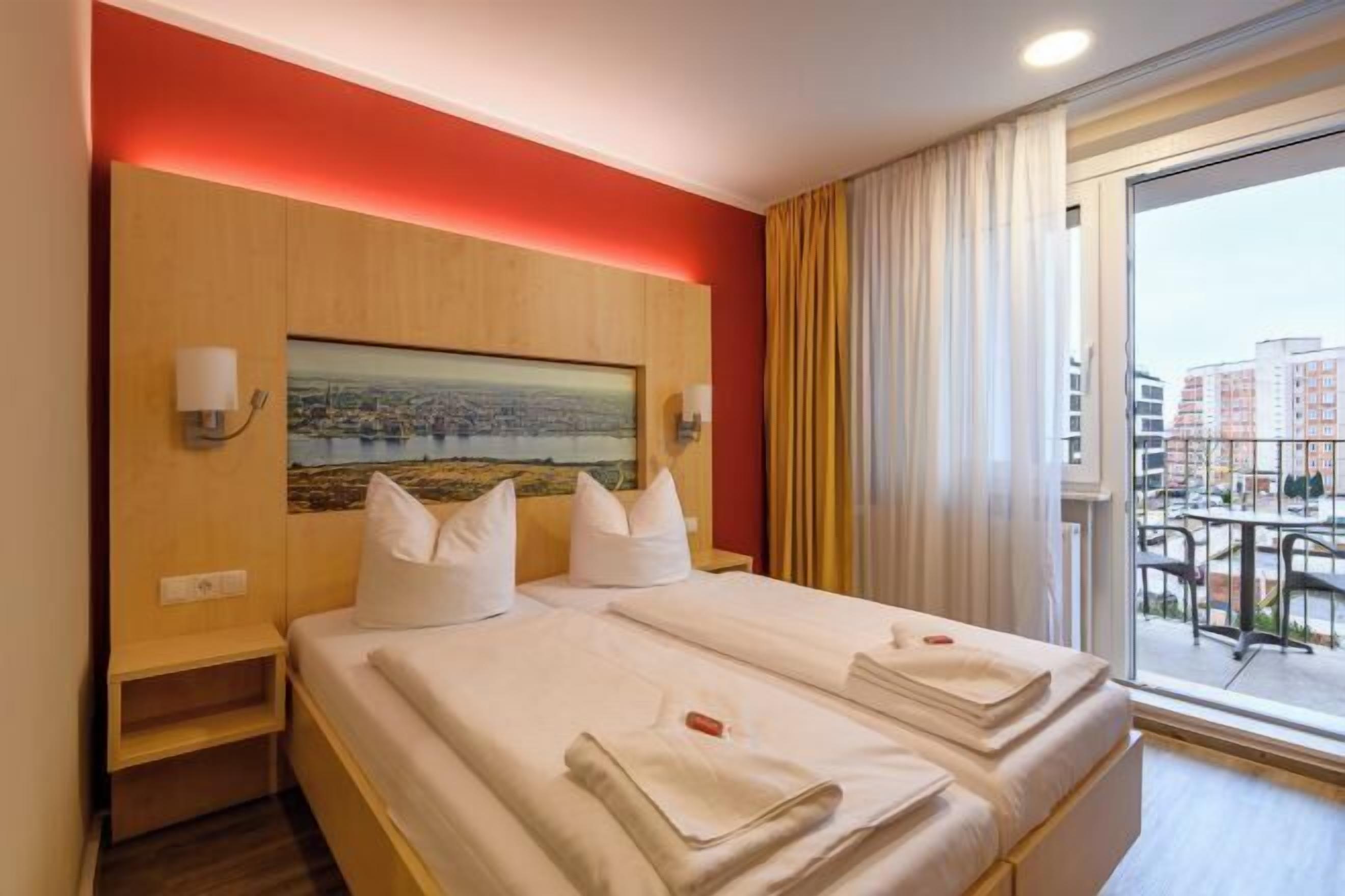 Ropa de cama hipoalergénica, caja fuerte, escritorio