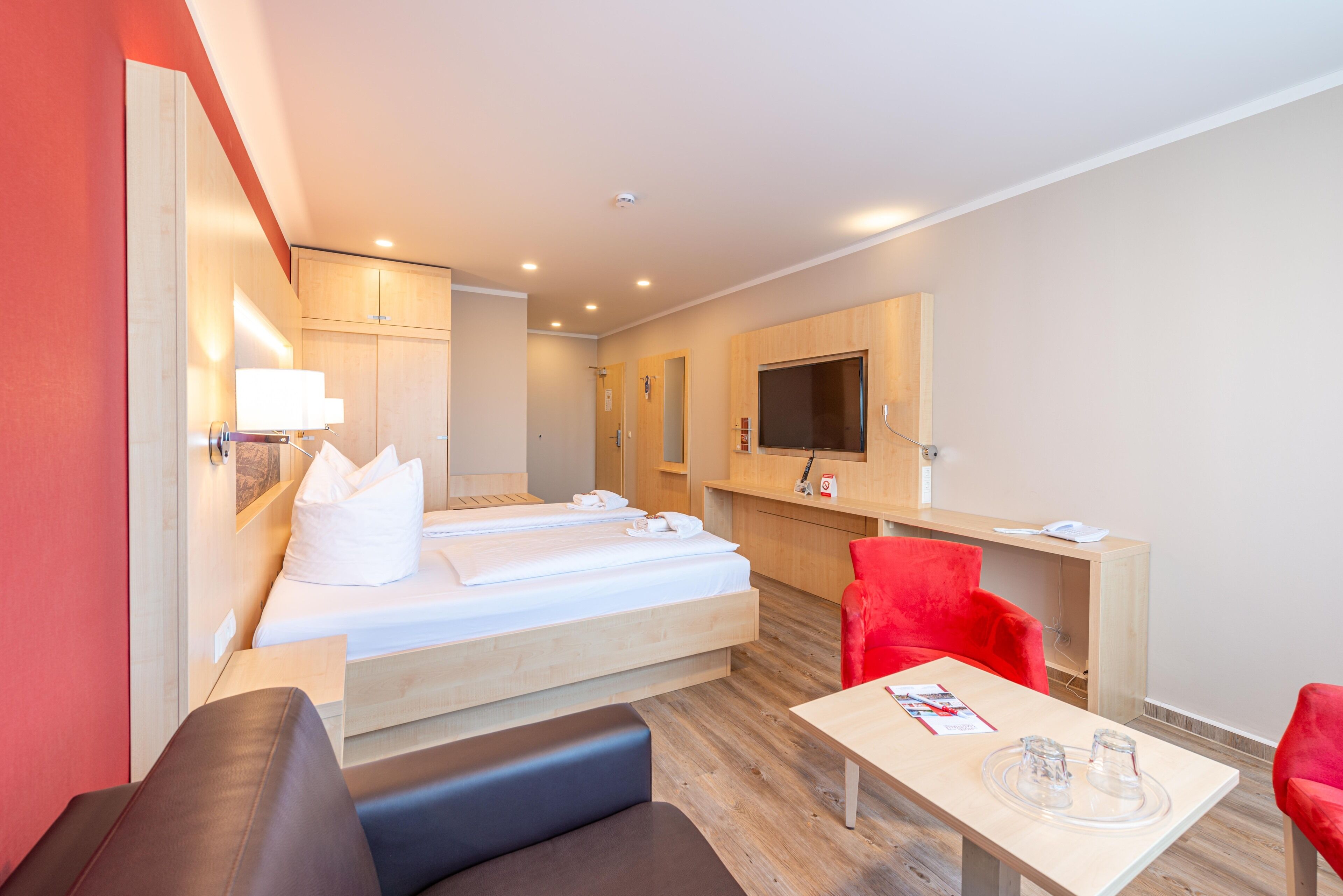 comfort double room, non smoking | 1 bedroom, hypo-allergenic bedding, in-room safe, desk