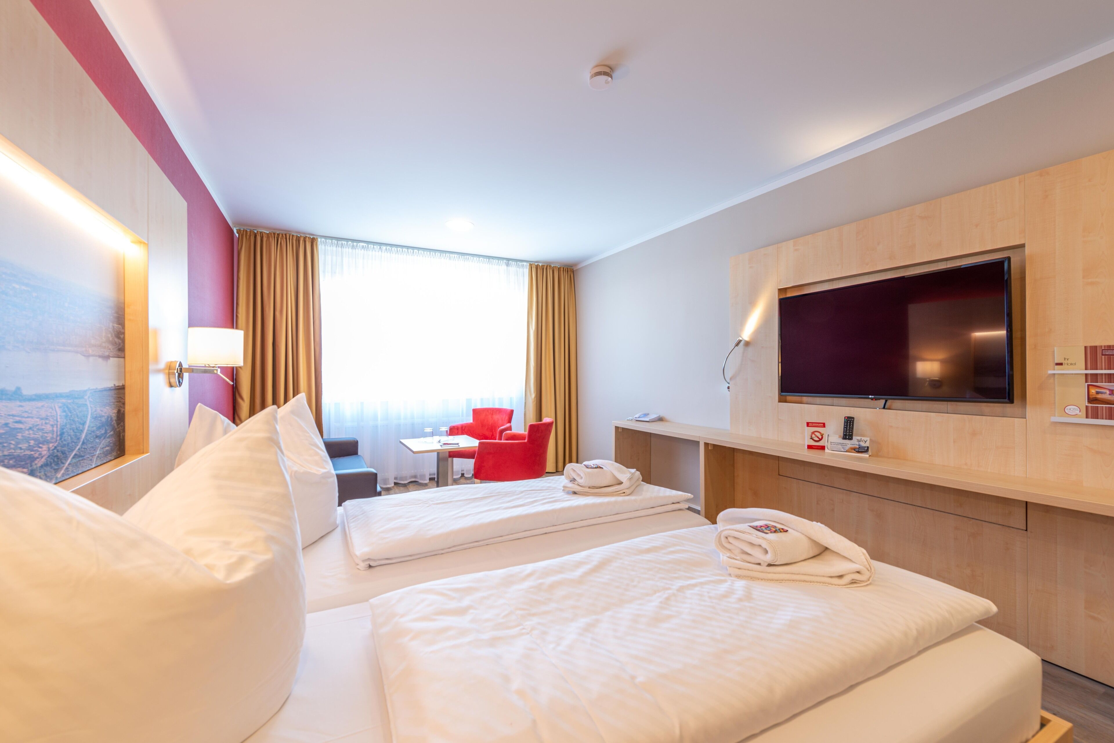 comfort double room, non smoking | 1 bedroom, hypo-allergenic bedding, in-room safe, desk