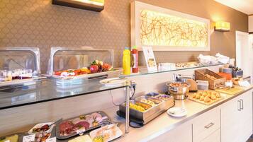 Buffet déjeuner servi tous les jours en supplément
