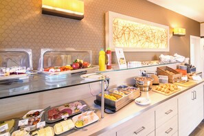 Daily buffet breakfast for a fee - Hotel an der Stadthalle Rostock-Hbf (Rostock)