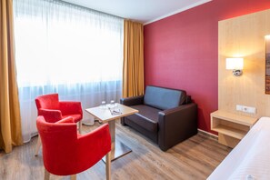 Chambre Double Confort, non-fumeurs | Literie hypoallergénique, coffres-forts dans les chambres, bureau