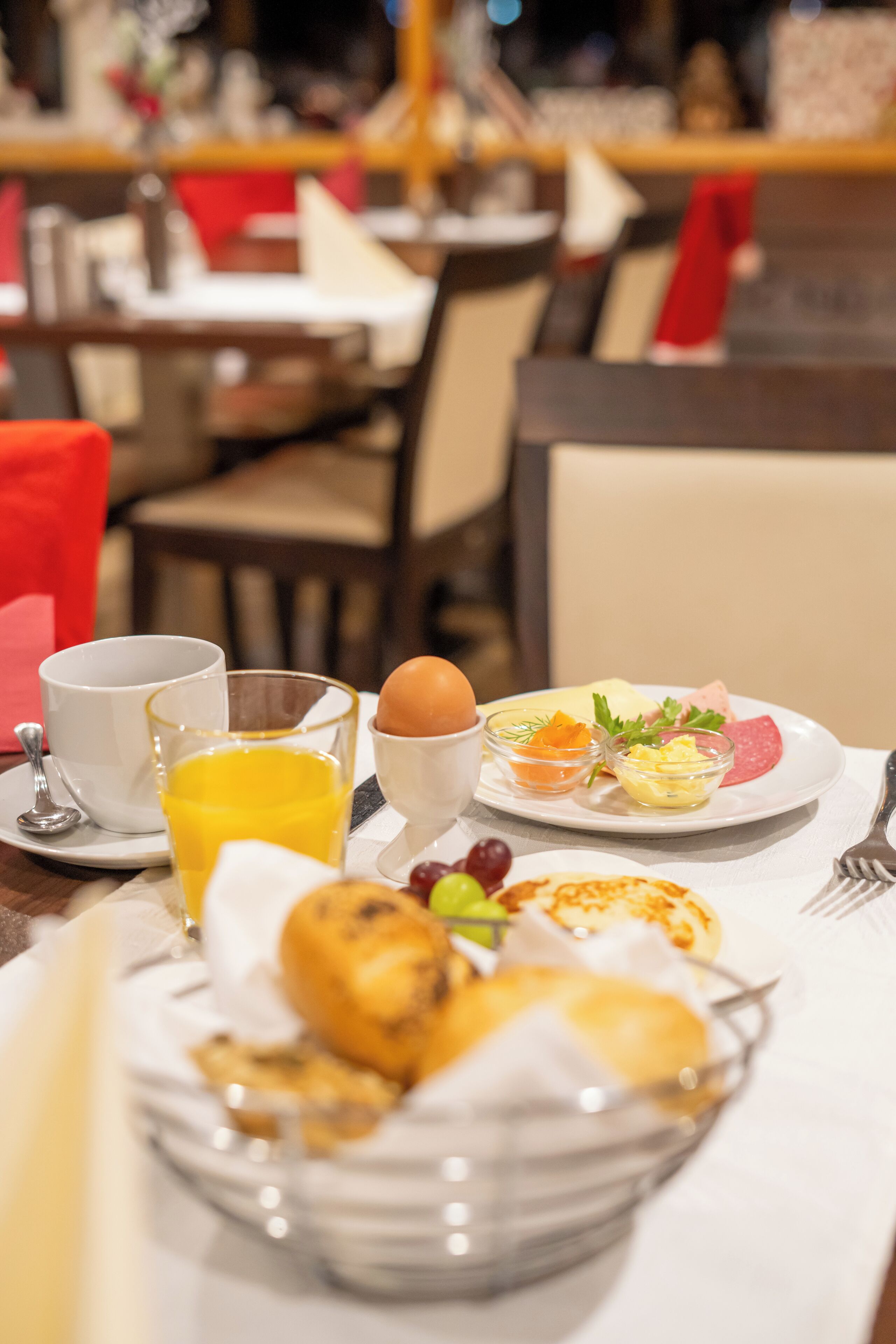 daily buffet breakfast (eur 15.90 per person)