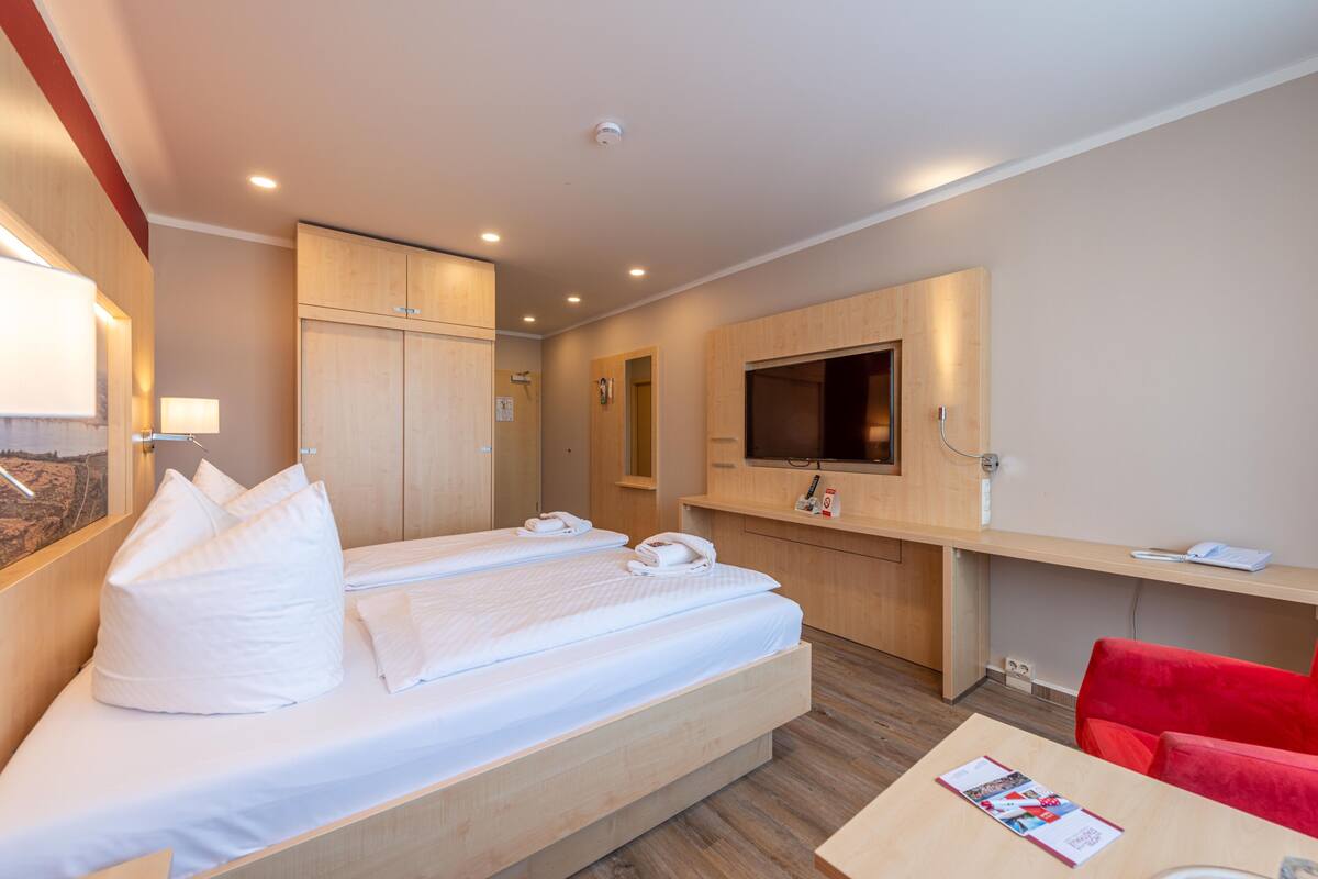 1 bedroom, hypo-allergenic bedding, in-room safe, desk