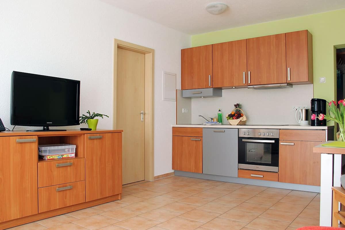 apartment (#3) | private kitchen | fridge, stovetop, dishwasher, coffee/tea maker