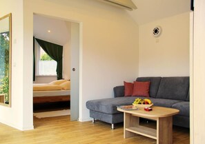 TV, DVD player, heated floors
