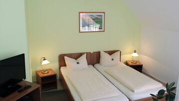 Apartment (#2) | In-room safe, iron/ironing board, free WiFi, wheelchair access