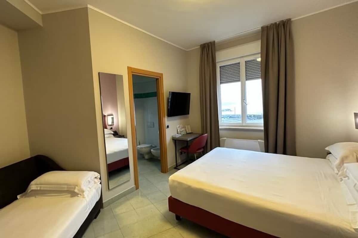 1 Schlafzimmer, hochwertige Bettwaren, Daunenbettdecken, Minibar