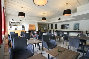Lobby-lounge