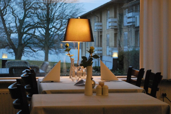 Café da manhã com buffet grátis todos os dias