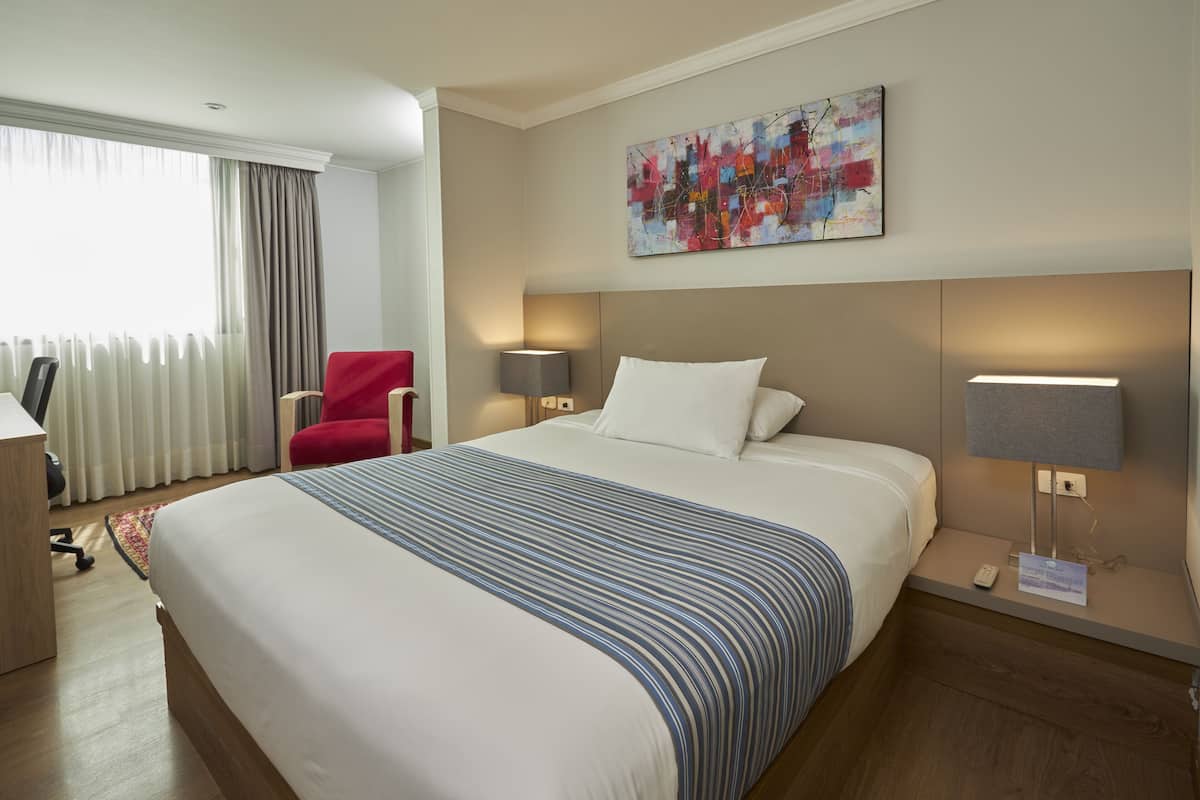 Superior Double Room | 1 bedroom, minibar, in-room safe, bed sheets
