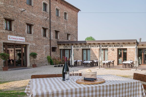 บริการอาหารกลางวัน อาหารเย็น, วิวสวน