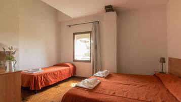 Schreibtisch, laptopgeeigneter Arbeitsplatz, VerdunkelungsvorhÀnge