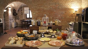 Desayuno bufé gratuito y diario