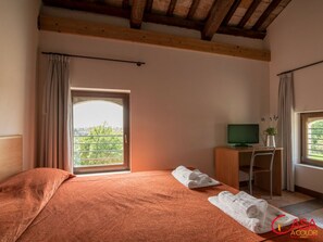 Comfort Double Room, 1 Double Bed, Private Bathroom, Garden View | Desk, laptop workspace, blackout drapes, free WiFi - Casa a Colori (Dolo)