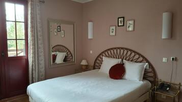 Kahden hengen huone | Työpöytä, silitysrauta/-lauta, ilmainen Wi-Fi, vuodevaatteet