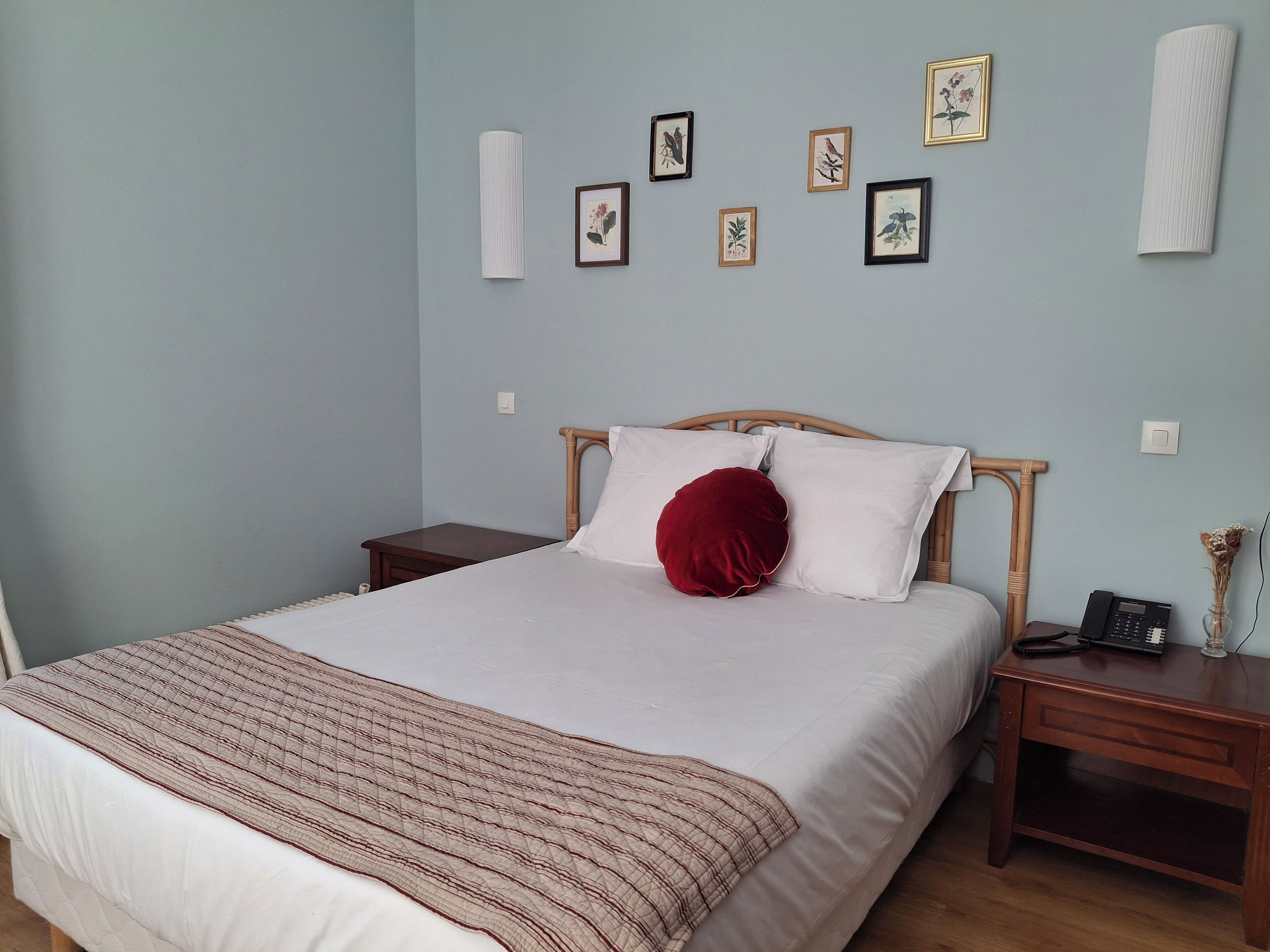 double room | desk, iron/ironing board, free wifi, bed sheets