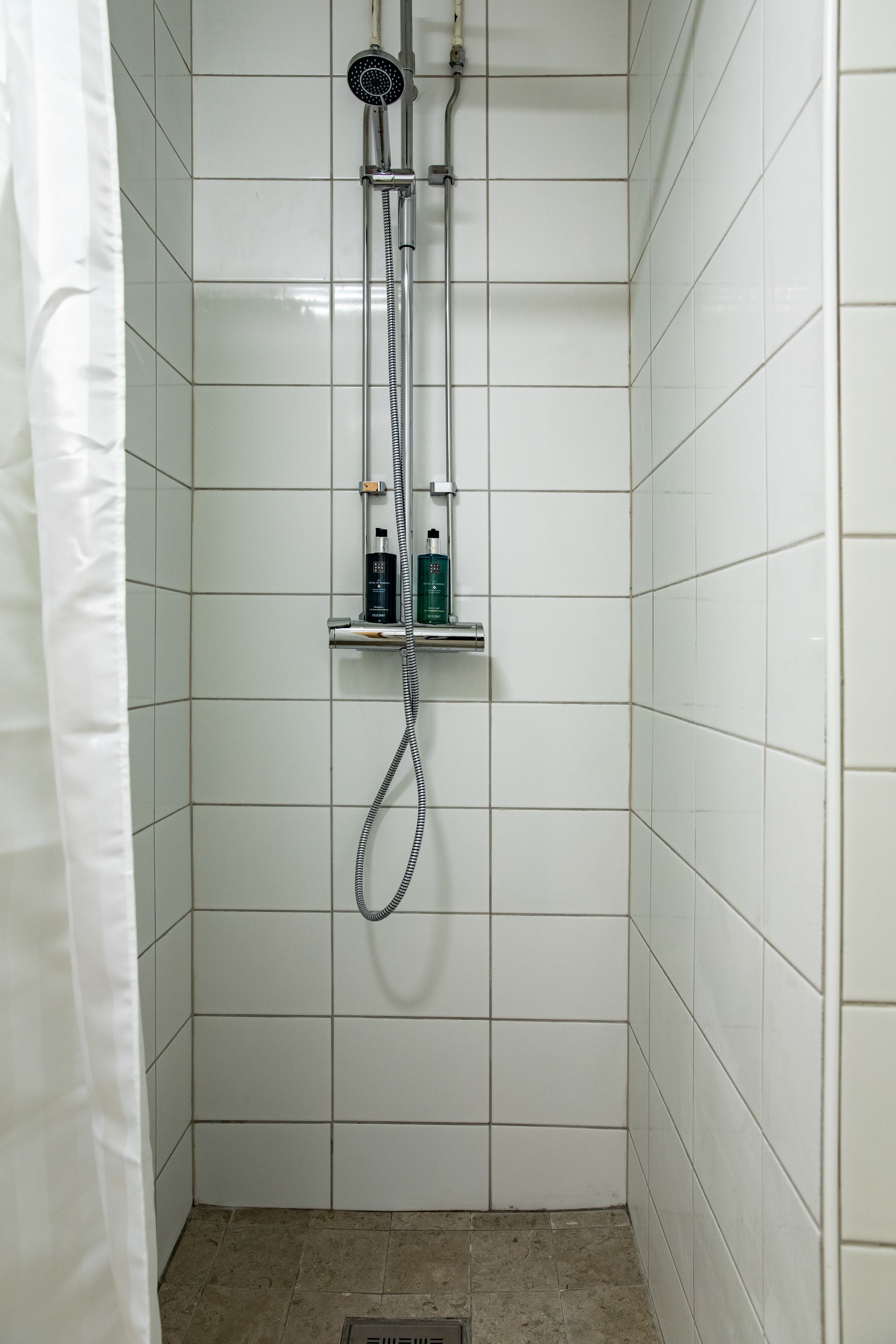 family twin room | bathroom shower