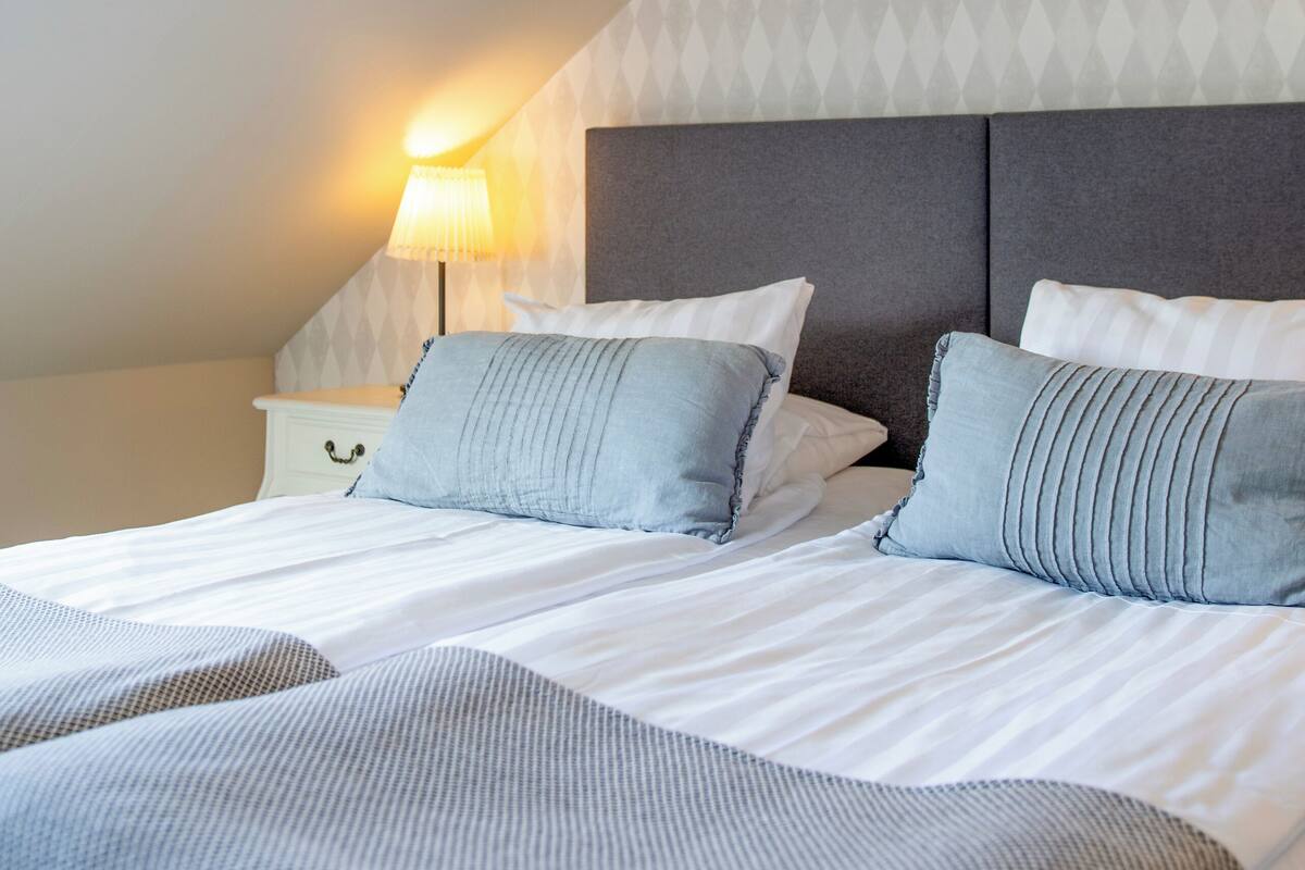 standard triple room | 1 bedroom, individually decorated, individually furnished, desk