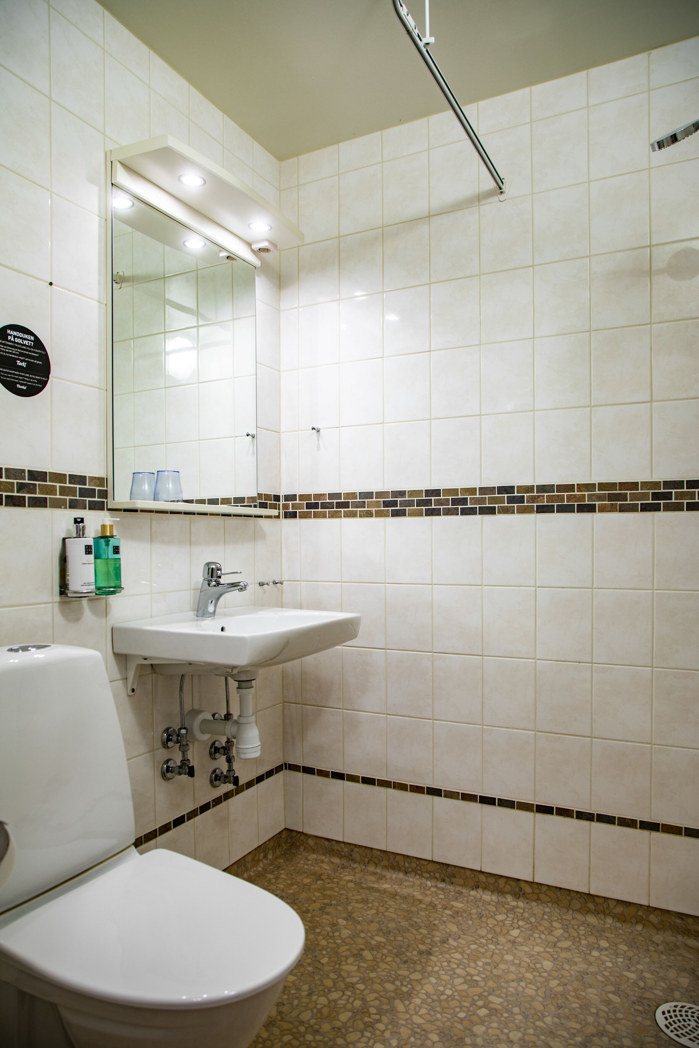 standard single room | bathroom | shower, designer toiletries, hair dryer, towels